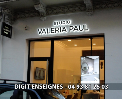 enseigne lumineuse studio valeria- architecte-frejus-cannes-nice-draguignan-mougins-mandelieu-fayence-saint-raphael-